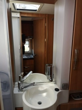                         Kamper Hymer C614 STAR EDITION 2010 ROK, alkowa, STAN BARDZO DOBRY, 4 osobowy - zdjęcie 8
                        