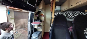                         Sprzedam Opel Vivaro Bus Camper - zdjęcie 10
                        