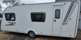                         Przyczepa kempingowa Swift Charisma 570 z 6 miejscami do spania plus kompletny namoit - zdjęcie 16
                        