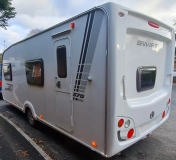                         Przyczepa kempingowa Swift Charisma 570 z 6 miejscami do spania plus kompletny namoit - zdjęcie 15
                        