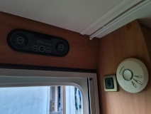                         Przyczepa kempingowa Swift Charisma 570 z 6 miejscami do spania plus kompletny namoit - zdjęcie 1
                        