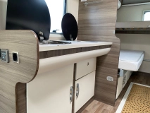                         Blucamp SKY 160KM Automat Kamper dla niepełnosprawnych z winda - zdjęcie 7
                        