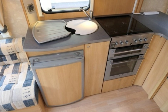                         Swift Vitesse 490 - zdjęcie 2
                        