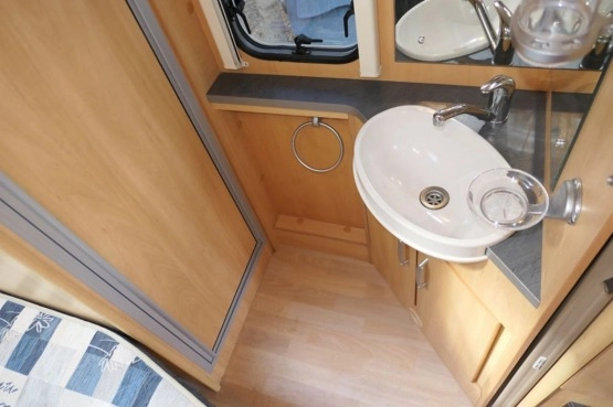                         Swift Vitesse 490 - zdjęcie 4
                        