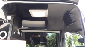                         KAMPER VW CRAFTER MAX 2.5TDI 4 osoby Tv WC prysznic solar webast truma - zdjęcie 17
                        