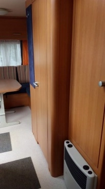                         Sprzedam przyczepę Knaus Eifelland 500tk, 2008, pokój dziecięcy z łóżkami piętrowymi, mover - zdjęcie 8
                        