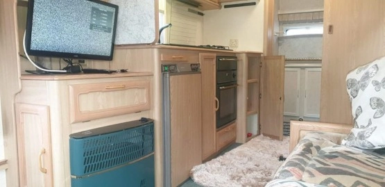                         Przyczepa kempingowa Lunar z namiotem - zdjęcie 9
                        