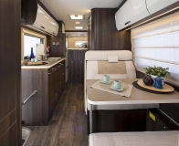                         Sprzedam kampera 6 osobowy z dużym garażem - zdjęcie 6
                        