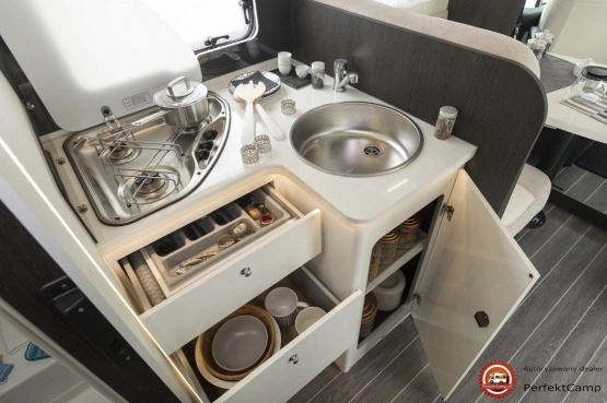                         Roller Team Kronos 284TL AUTOMAT Remisy Solar Kamera cofania Bagażnik na 4 rowery - zdjęcie 15
                        