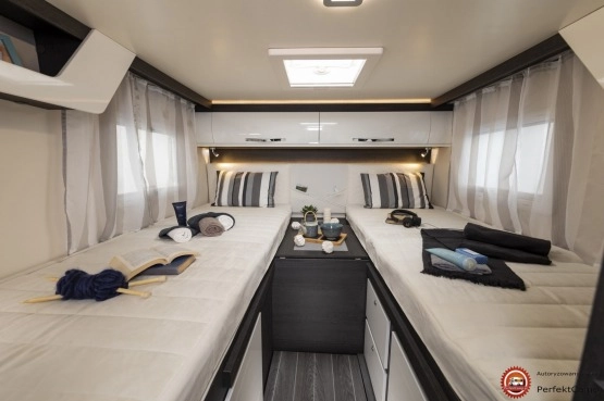                         Roller Team Kronos 284TL AUTOMAT Remisy Solar Kamera cofania Bagażnik na 4 rowery - zdjęcie 8
                        