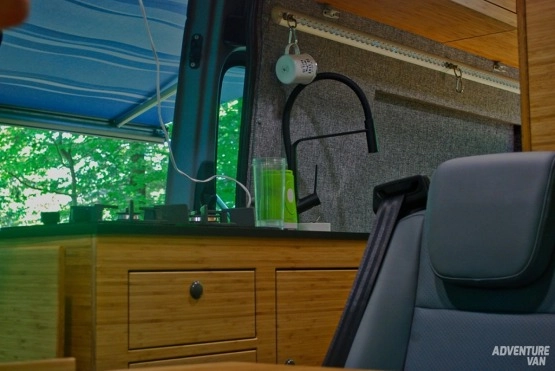                         Mercedes Sprinter 4x4 Kamper wyprawowy - zdjęcie 20
                        