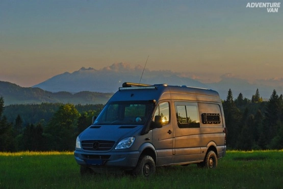                         Mercedes Sprinter 4x4 Kamper wyprawowy - zdjęcie 3
                        