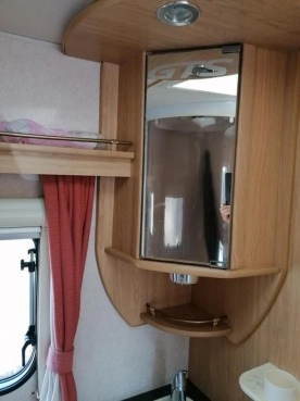                         Sprzedam przyczepę Swift Abbey GTS 416 2000 r. - zdjęcie 6
                        