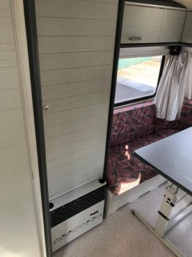                         Przyczepa CHATEAU Chiara 1989 rok 1200 DMC przedsionek 2 sypialnie Leszno - zdjęcie 7
                        