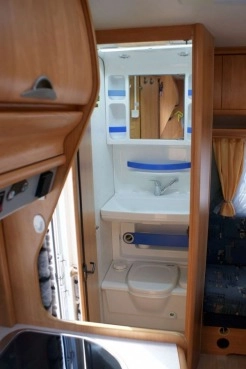                         Przyczepa kempingowa Hobby 400 - stan idealny. - zdjęcie 23
                        