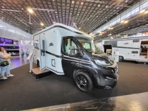                         Laika Kosmo L 105 - Półintegra 4-osobowa / Długość: 599 cm / Duża lodówka / Automat / Dealer LAIKA - Keller Kamp - zdjęcie 1
                        