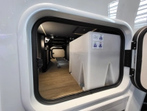                         Laika Kosmo L 105 - Półintegra 4-osobowa / Długość: 599 cm / Duża lodówka / Automat / Dealer LAIKA - Keller Kamp - zdjęcie 4
                        