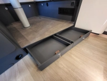                         Laika Kosmo L 105 - Półintegra 4-osobowa / Długość: 599 cm / Duża lodówka / Automat / Dealer LAIKA - Keller Kamp - zdjęcie 17
                        