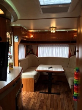                         Przyczepa kempingowa Hobby VIP Collection 2008 r. - zdjęcie 2
                        