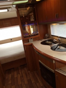                         Przyczepa kempingowa Hobby VIP Collection 2008 r. - zdjęcie 3
                        