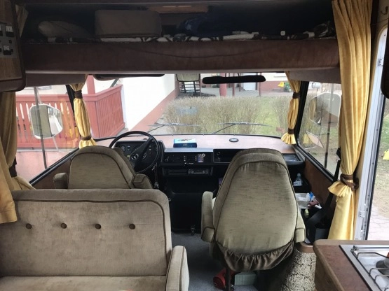                         Camper Mercedes klasyk - zdjęcie 11
                        