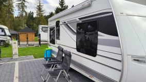                         PRZYCZEPA FENDT BIJOU CHROME 465 MOVER KLIMATYZACJA MARKIZA FOTOWOLTAIKA PRYWATNY WŁAŚCICIEL - zdjęcie 4
                        