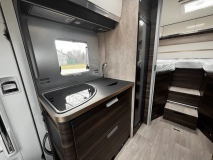                         Wersja ZIMOWA Nowy Kamper Półintegra Laika L3009  - zdjęcie 9
                        