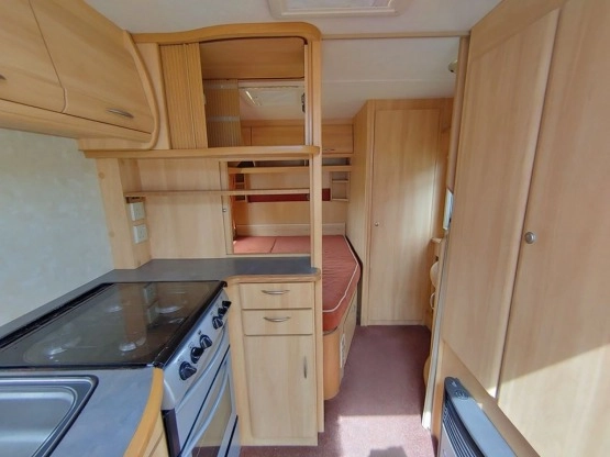                         Przyczepa z 2 sypialniami Sterling Europa 450-4 - zdjęcie 4
                        