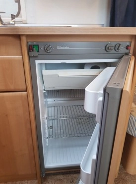                         Przyczepa Burstner Ventana 500TS, dł. 5,5 m, dmc 1500 kg + mover + przedsionek + instalacja 12 V - zdjęcie 14
                        