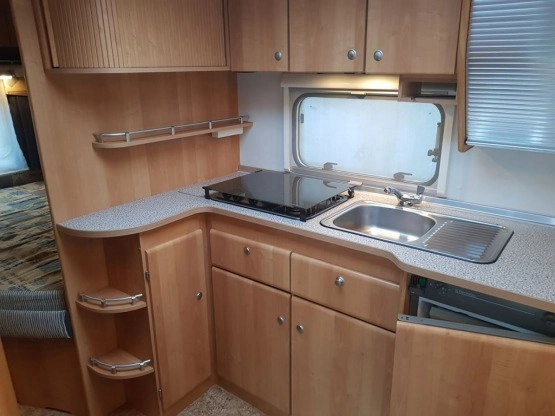                         Przyczepa Burstner Ventana 500TS, dł. 5,5 m, dmc 1500 kg + mover + przedsionek + instalacja 12 V - zdjęcie 7
                        