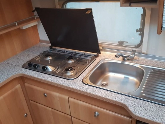                         Przyczepa Burstner Ventana 500TS, dł. 5,5 m, dmc 1500 kg + mover + przedsionek + instalacja 12 V - zdjęcie 8
                        