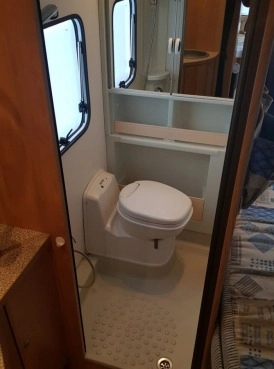                         Przyczepa Burstner Ventana 500TS, dł. 5,5 m, dmc 1500 kg + mover + przedsionek + instalacja 12 V - zdjęcie 9
                        