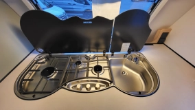                         LMC Style 400 F Model 2025 / DMC 1300 kg / 2-osobowa / Duża lodówka - zdjęcie 31
                        