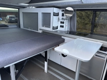                         Volkswagen T6 z profesjonalną zabudową kempingową - zdjęcie 20
                        