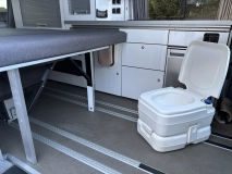                         Volkswagen T6 z profesjonalną zabudową kempingową - zdjęcie 18
                        