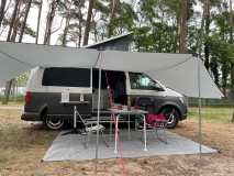                         Volkswagen T6 z profesjonalną zabudową kempingową - zdjęcie 9
                        