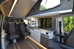                         Volkswagen T6 z profesjonalną zabudową kempingową - zdjęcie 5
                        