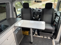                         Volkswagen T6 z profesjonalną zabudową kempingową - zdjęcie 3
                        