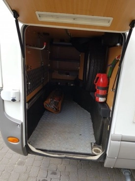                         Sprzedam Laika Kreos 3005 na Iveco Daily 35c18. Duży kamper niezależny od mediów. Wersja zimowa - zdjęcie 11
                        