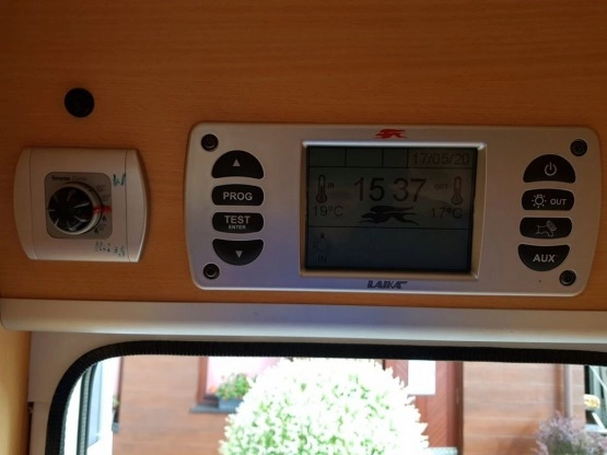                         Sprzedam Laika Kreos 3005 na Iveco Daily 35c18. Duży kamper niezależny od mediów. Wersja zimowa - zdjęcie 12
                        