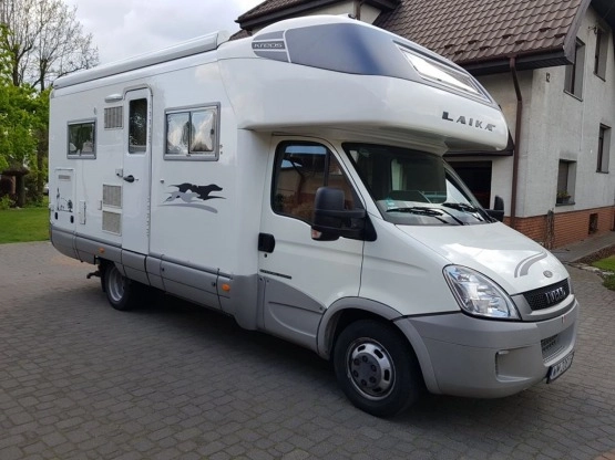                         Sprzedam Laika Kreos 3005 na Iveco Daily 35c18. Duży kamper niezależny od mediów. Wersja zimowa - zdjęcie 1
                        