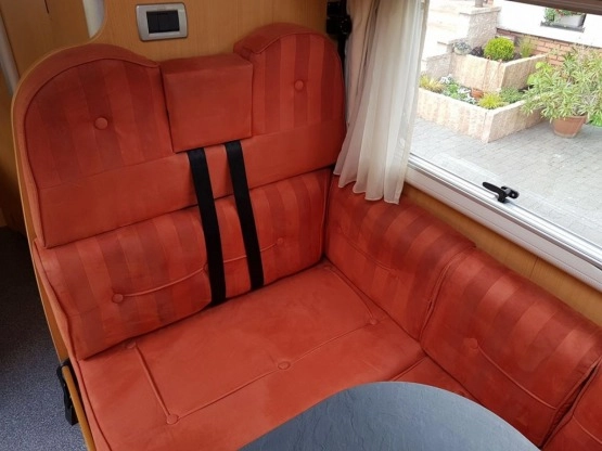                         Sprzedam Laika Kreos 3005 na Iveco Daily 35c18. Duży kamper niezależny od mediów. Wersja zimowa - zdjęcie 3
                        