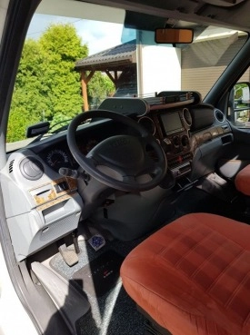                         Sprzedam Laika Kreos 3005 na Iveco Daily 35c18. Duży kamper niezależny od mediów. Wersja zimowa - zdjęcie 6
                        