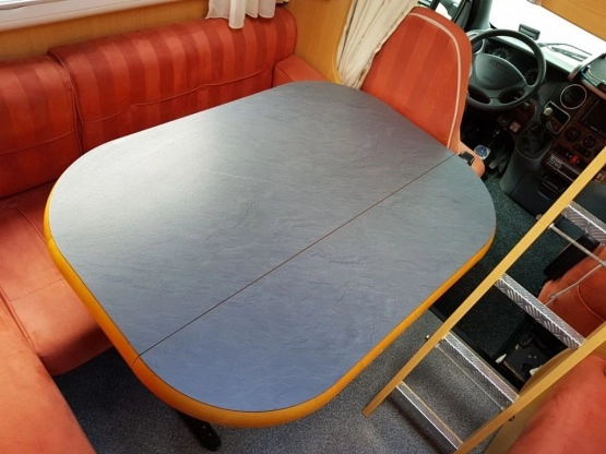                         Sprzedam Laika Kreos 3005 na Iveco Daily 35c18. Duży kamper niezależny od mediów. Wersja zimowa - zdjęcie 8
                        