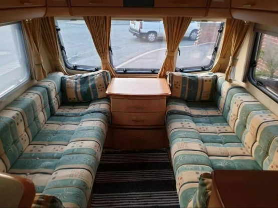                         Bailey Pageant Series 5 Champagne 2006 - zdjęcie 10
                        