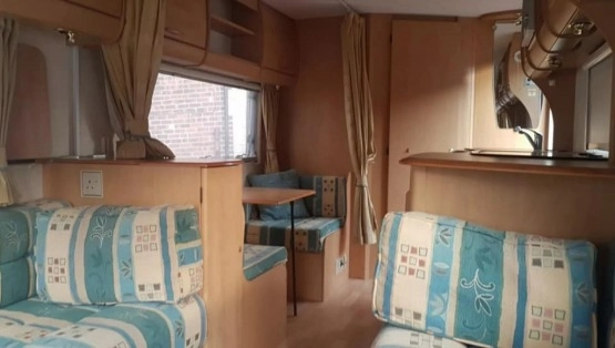                         Bailey Pageant Series 5 Champagne 2006 - zdjęcie 2
                        