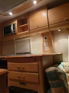                         Bailey Pageant Series 5 Champagne 2006 - zdjęcie 8
                        