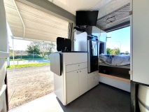                         Kampervan zbudowany na bazie Peugeota Boxera - zdjęcie 7
                        