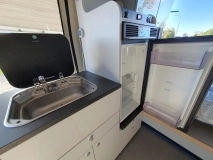                         Kampervan zbudowany na bazie Peugeota Boxera - zdjęcie 6
                        