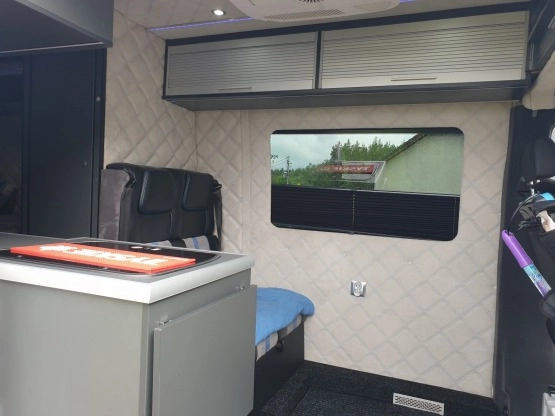                         Mercedes-Benz Sprinter 313 CDI Kamper - zdjęcie 12
                        